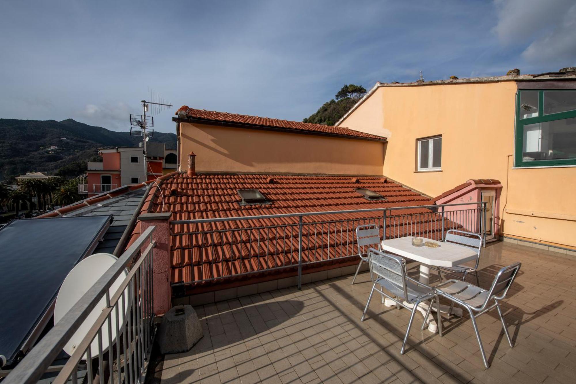 188B - Casa Di Nina Moneglia Con Terrazza - 2Min Dal Mare Apartment Exterior foto